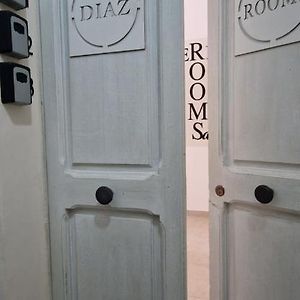 Diaz Rooms